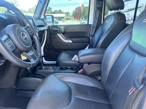 Used 2018 Jeep Wrangler Unlimited Sahara w/ Connectivity Group image 3