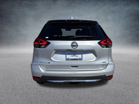 Used 2018 Nissan Rogue S image 10