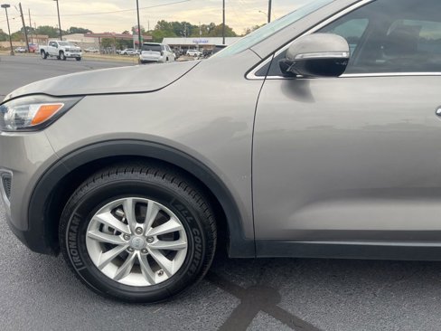 Used 2017 Kia Sorento LX image 8