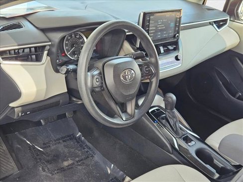 Used 2021 Toyota Corolla LE image 9
