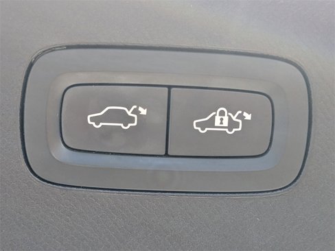 Used 2020 Volvo XC90 T6 Momentum w/ Protection Package image 14