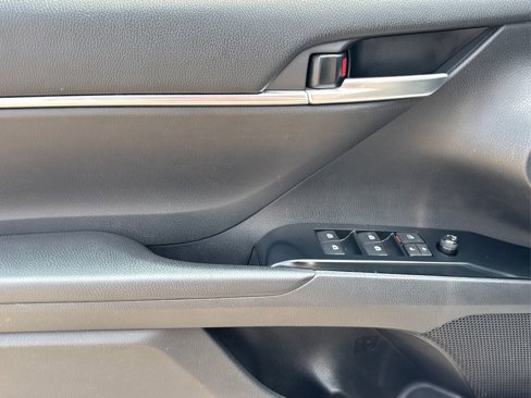 Used 2018 Toyota Camry SE image 24