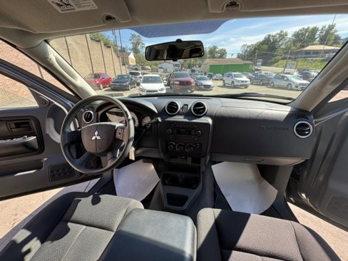 Used 2007 Mitsubishi Raider LS image 10