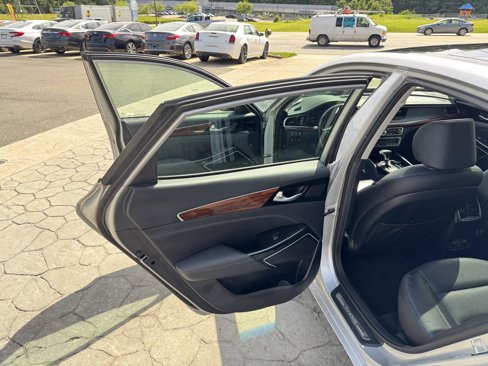 Used 2018 Kia Cadenza Technology image 8