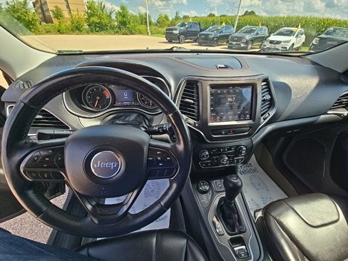 Used 2019 Jeep Cherokee Trailhawk w/ Cold Weather Group image 13