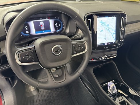 Certified 2023 Volvo XC40 B5 Plus w/ Climate Package image 20