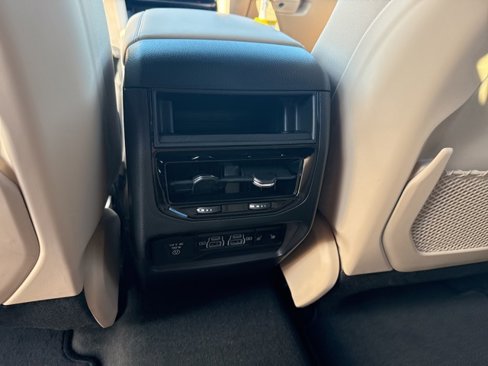 New 2025 Jeep Grand Cherokee Limited image 15