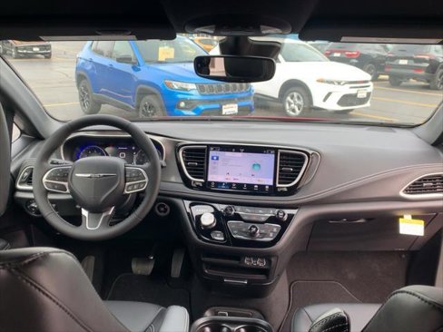 New 2025 Chrysler Pacifica Select image 32