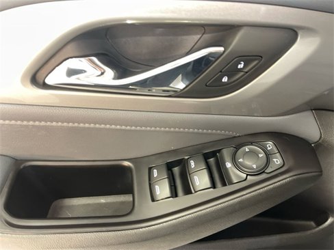 Used 2018 Chevrolet Traverse LT image 13