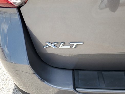 Used 2022 Ford Explorer XLT w/ Equipment Group 202A image 5