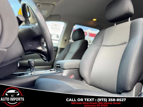 Used 2017 Nissan Pathfinder SV image 15