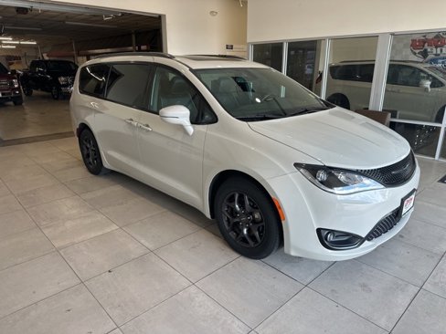 Used 2020 Chrysler Pacifica Limited image 4