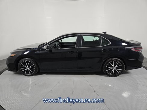 Used 2021 Toyota Camry SE image 3