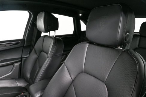 Certified 2025 Porsche Macan image 5