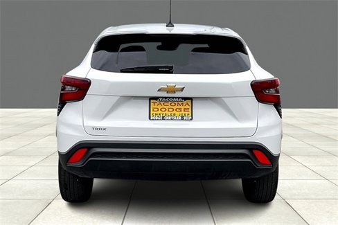 Used 2025 Chevrolet Trax LS image 4