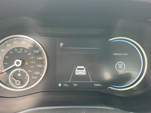 Used 2025 Genesis G70 2.5T image 24