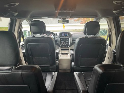 Used 2019 Dodge Grand Caravan SXT image 21