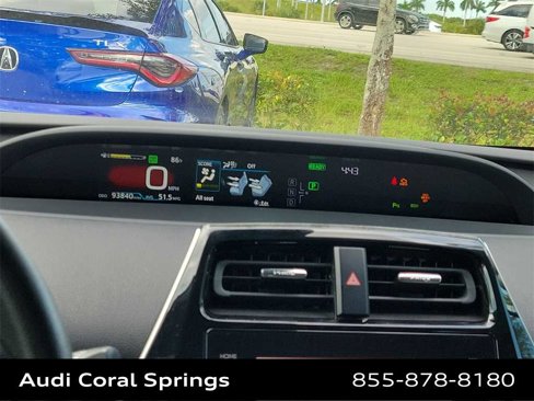 Used 2020 Toyota Prius LE image 18