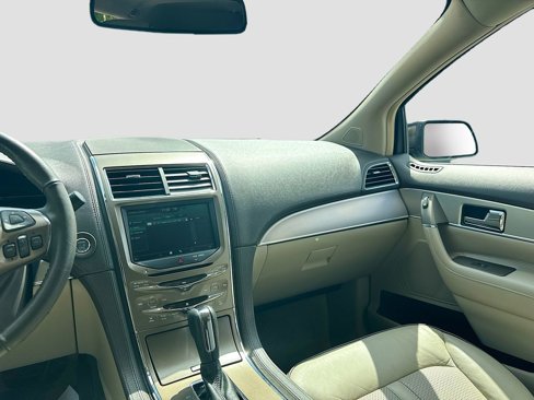 Used 2013 Lincoln MKX FWD image 23