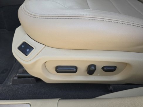 Used 2018 Ford Taurus Limited image 8