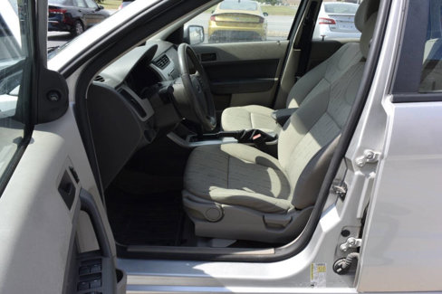 Used 2009 Ford Focus SE image 12