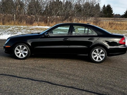 Used 2009 Mercedes-Benz E 350 4MATIC Sedan image 4