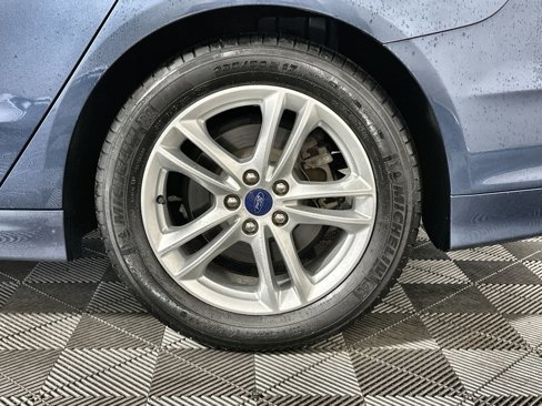 Used 2018 Ford Fusion SE w/ Fusion SE Technology Package image 12