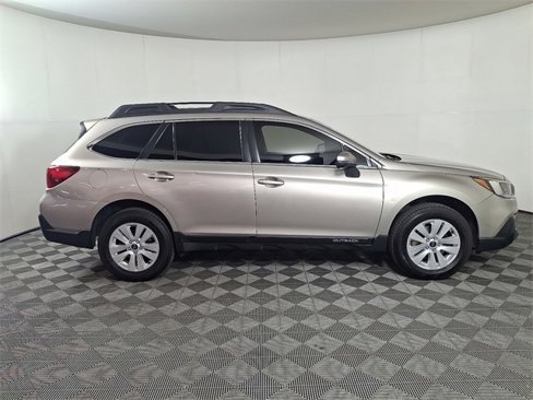 Used 2019 Subaru Outback 2.5i Premium image 11