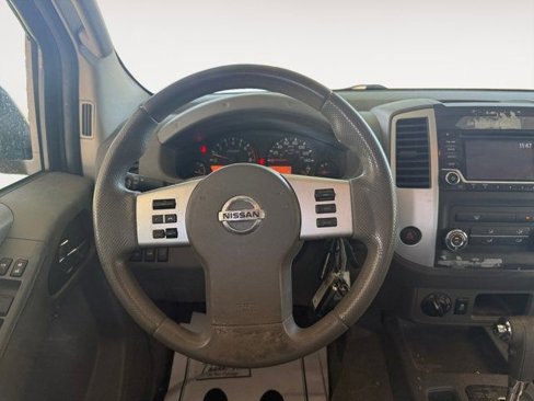 Used 2015 Nissan Frontier SV image 12