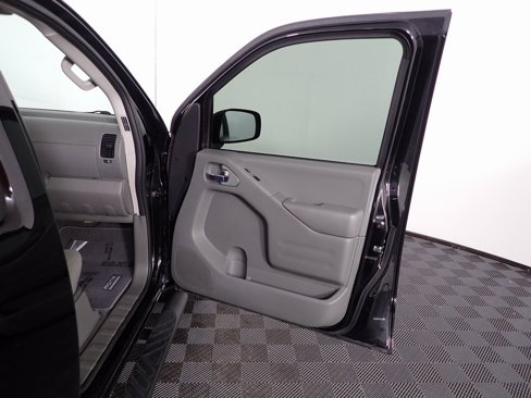 Used 2020 Nissan Frontier SV w/ Midnight Edition Floor Mats image 29
