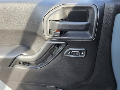 Used 2015 Jeep Wrangler Sahara w/ Connectivity Group image 39