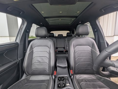 Used 2022 Volkswagen Tiguan SEL R-Line image 23