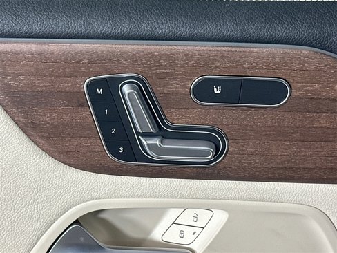 Certified 2023 Mercedes-Benz GLB 250 image 11