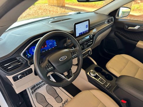 Used 2020 Ford Escape Titanium image 10