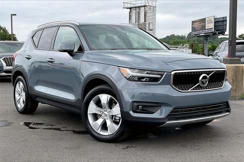 Used 2022 Volvo XC40 T5 Momentum image 31