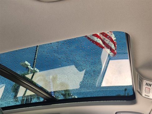 Used 2022 Volkswagen Tiguan SE w/ Panoramic Sunroof Package image 18