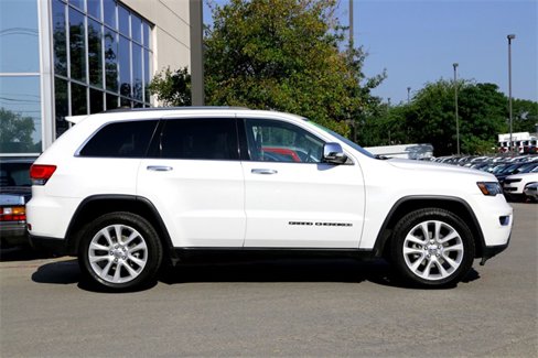 Used 2017 Jeep Grand Cherokee Limited w/ Luxury Group II image 4