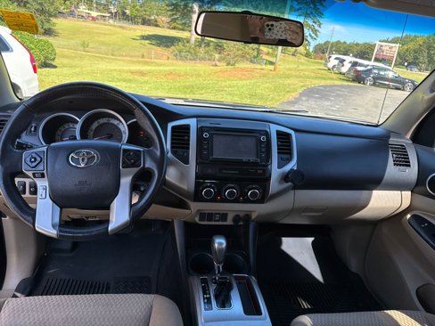 Used 2015 Toyota Tacoma PreRunner image 14