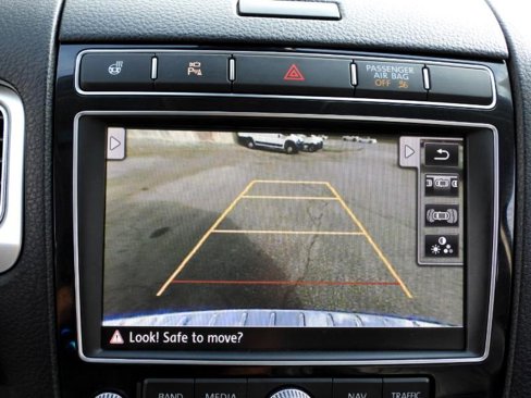 Used 2016 Volkswagen Touareg Sport image 48