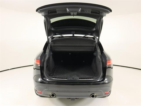 Used 2019 Jaguar F-PACE R-Sport image 23