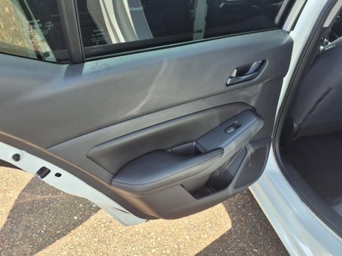 Used 2024 Nissan Altima 2.5 SV image 14