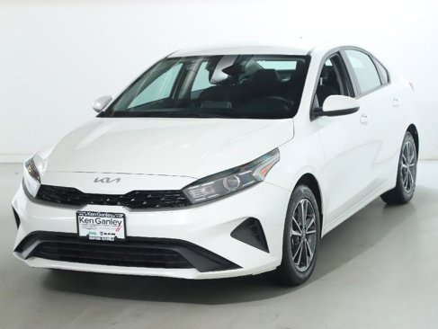 Used 2023 Kia Forte LXS image 1