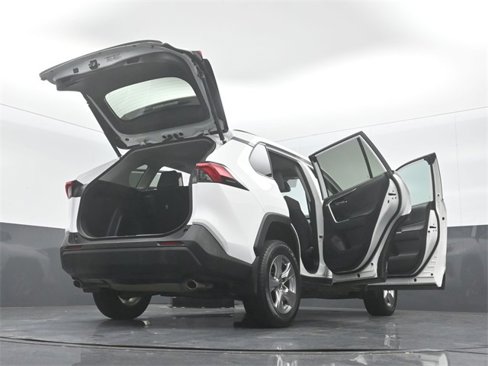 Used 2022 Toyota RAV4 XLE image 29