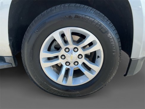 Used 2018 Chevrolet Suburban LT image 15
