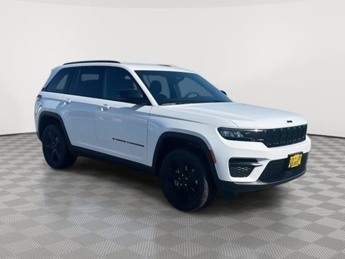 New 2025 Jeep Grand Cherokee Altitude image 7