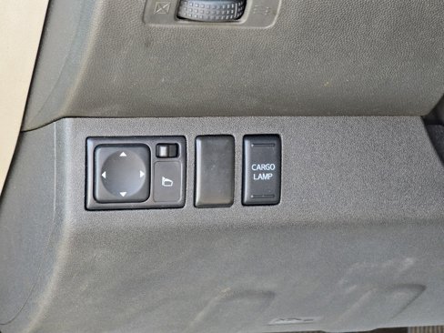 Used 2013 Nissan Frontier SV image 7