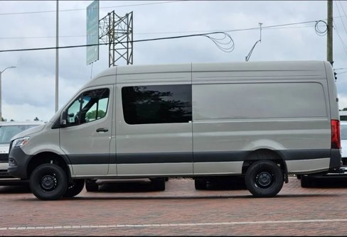 Used 2025 Mercedes-Benz Sprinter 2500 image 4