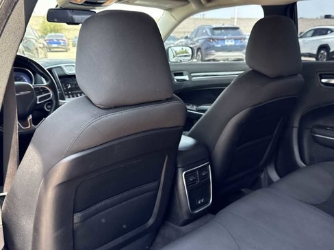 Used 2018 Chrysler 300 Touring w/ Driver Convenience Group image 16