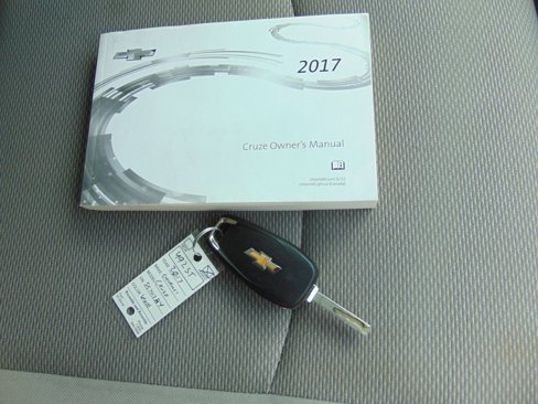 Used 2017 Chevrolet Cruze LT image 10