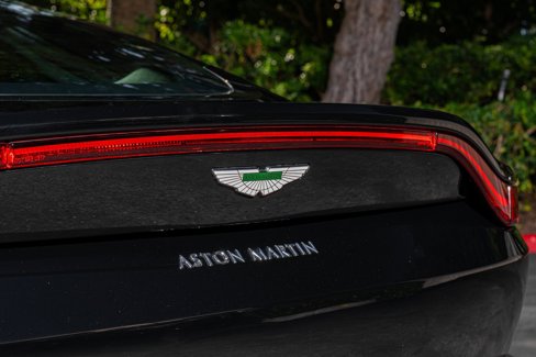 Used 2020 Aston Martin V8 Vantage Coupe image 16